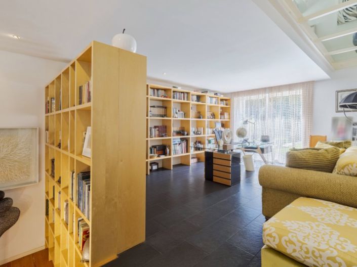 Image No.14-7 Bed House for sale