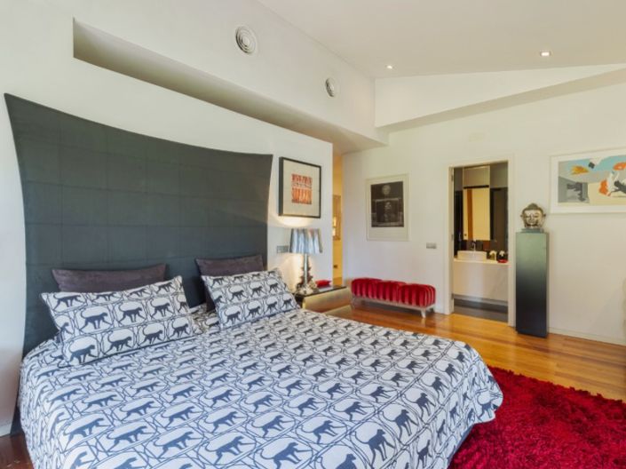 Image No.24-7 Bed House for sale