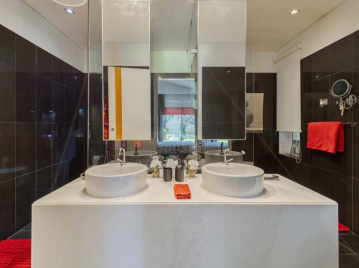 Image No.27-7 Bed House for sale