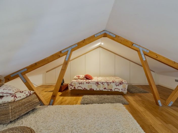 Image No.37-7 Bed House for sale