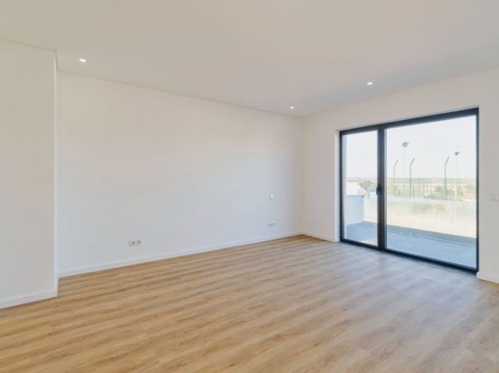 Image No.10-4 Bed House for sale