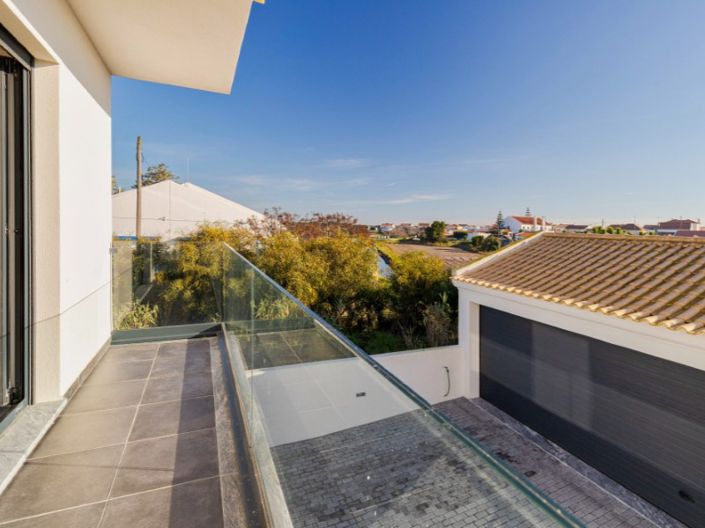 Image No.12-4 Bed House for sale