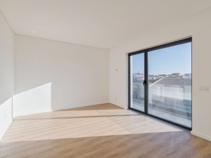 Image No.13-4 Bed House for sale