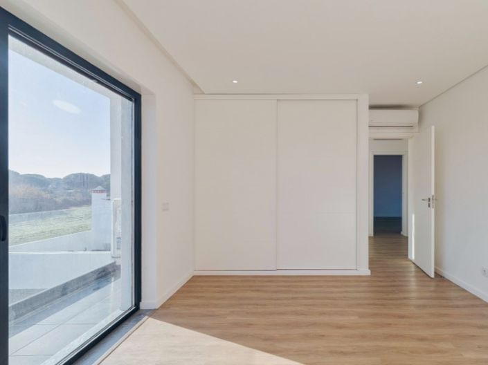 Image No.14-4 Bed House for sale