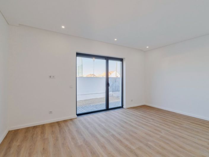 Image No.16-4 Bed House for sale