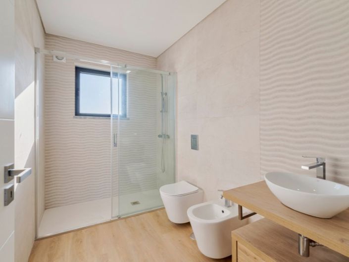 Image No.18-4 Bed House for sale