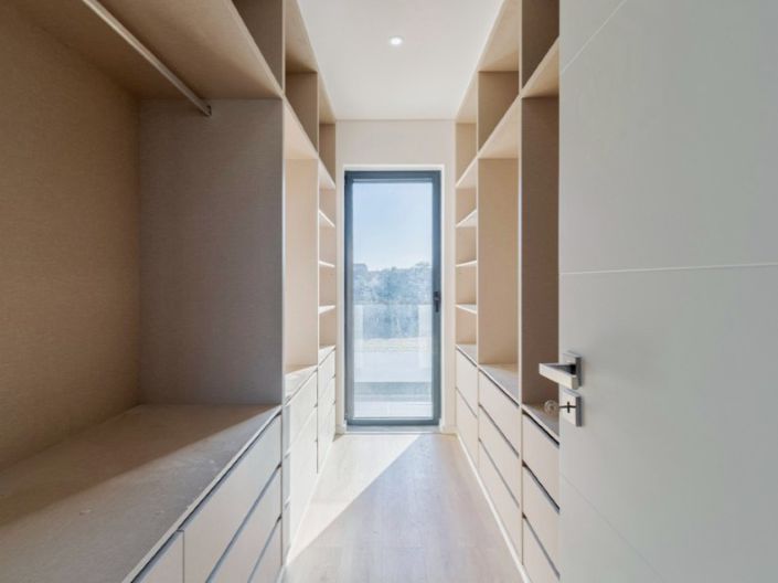 Image No.19-4 Bed House for sale