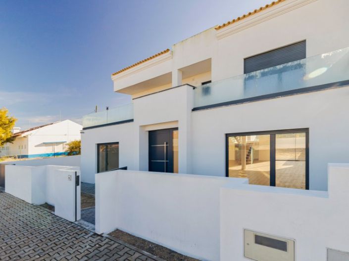 Image No.2-4 Bed House for sale