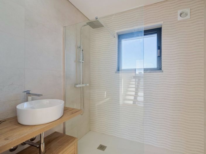 Image No.20-4 Bed House for sale