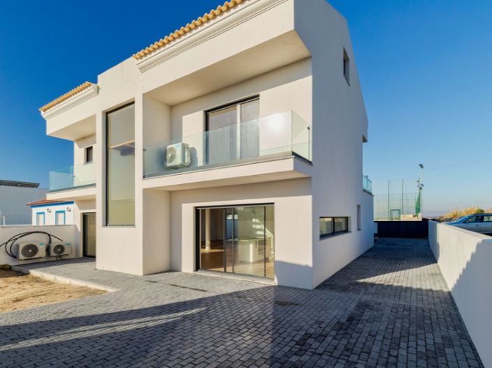Image No.3-4 Bed House for sale