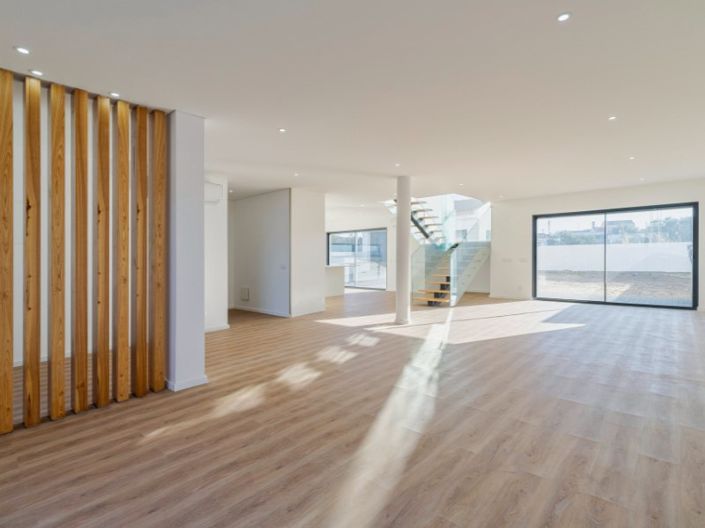 Image No.4-4 Bed House for sale