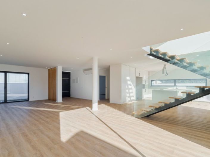Image No.6-4 Bed House for sale