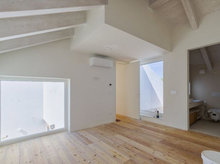 Image No.21-4 Bed House for sale