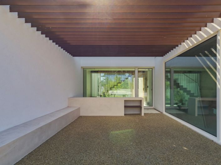 Image No.25-4 Bed House for sale