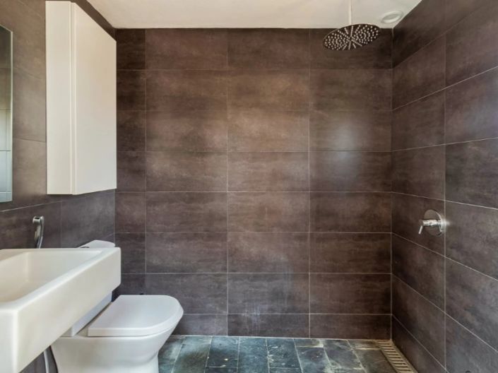 Image No.18-3 Bed House for sale