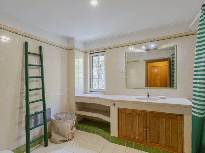Image No.18-4 Bed House for sale