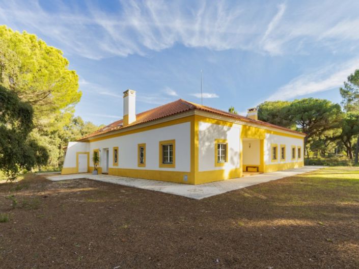 Image No.2-4 Bed House for sale