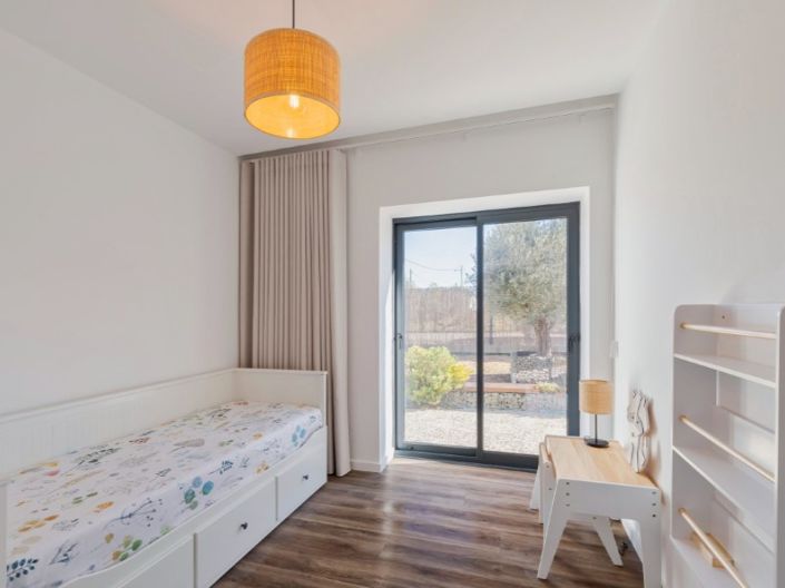 Image No.12-4 Bed House for sale