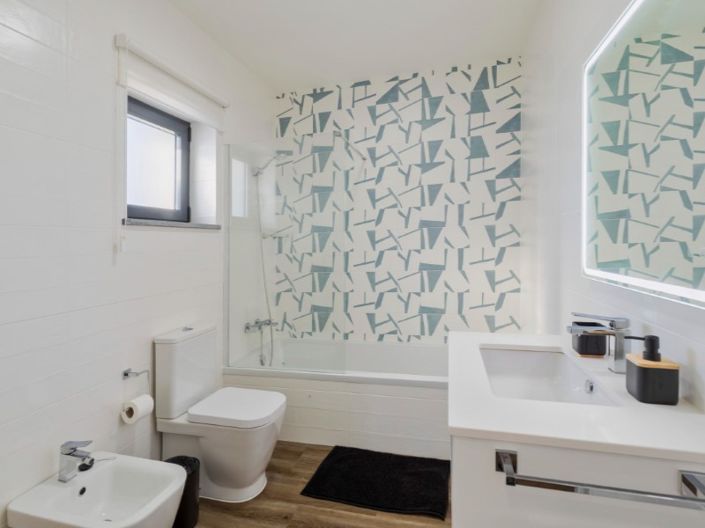 Image No.18-4 Bed House for sale