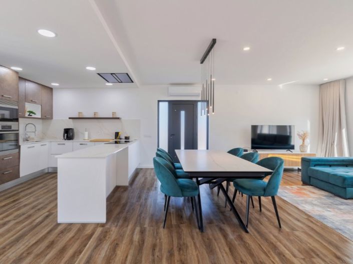 Image No.5-4 Bed House for sale