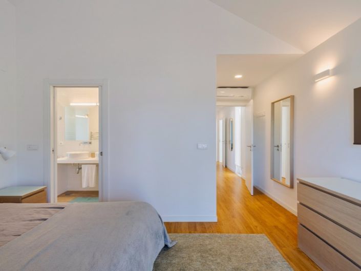 Image No.25-4 Bed House for sale