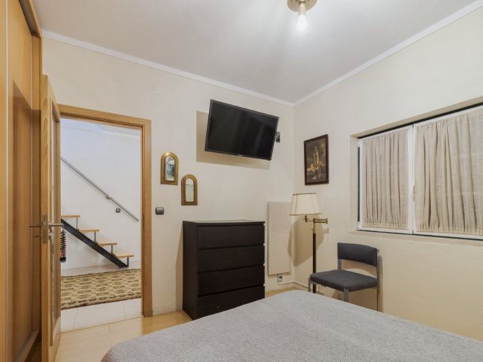 Image No.8-1 Bed House for sale