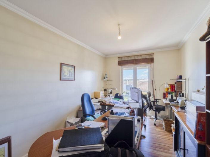 Image No.21-5 Bed Apartment for sale