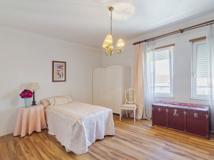 Image No.22-5 Bed Apartment for sale