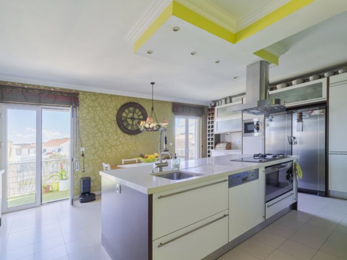 Image No.8-5 Bed Apartment for sale