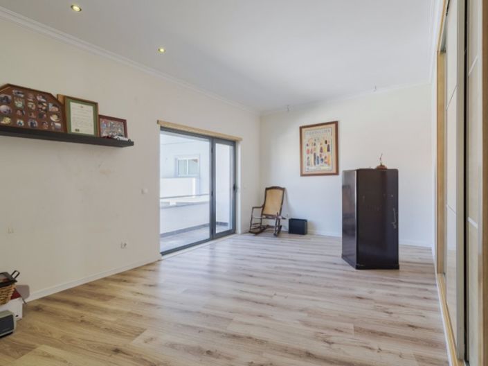 Image No.14-3 Bed House for sale