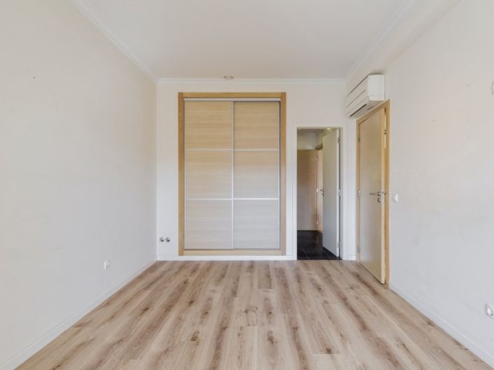 Image No.18-3 Bed House for sale