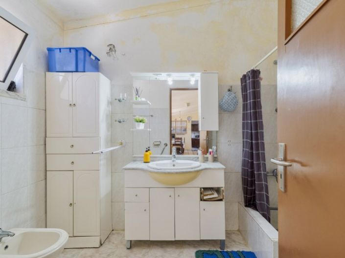 Image No.15-7 Bed House for sale