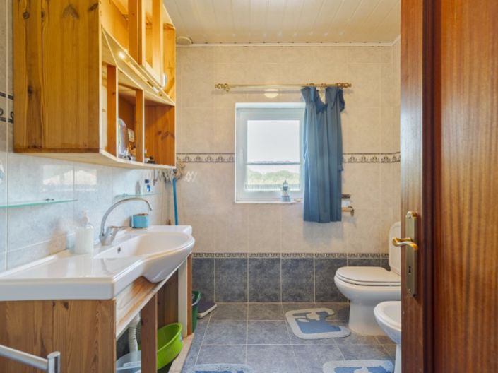 Image No.24-7 Bed House for sale