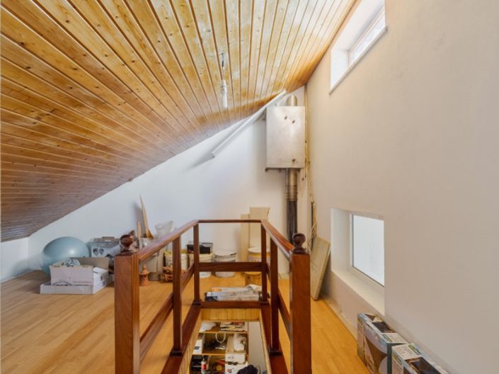 Image No.26-7 Bed House for sale