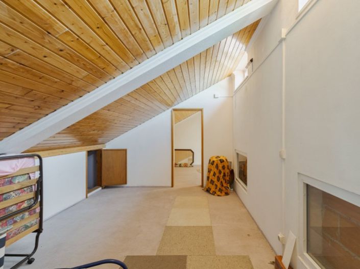 Image No.34-7 Bed House for sale