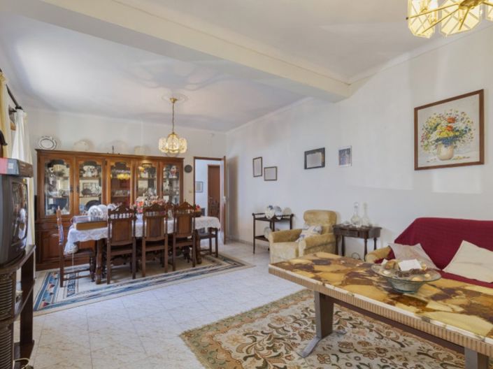 Image No.5-7 Bed House for sale
