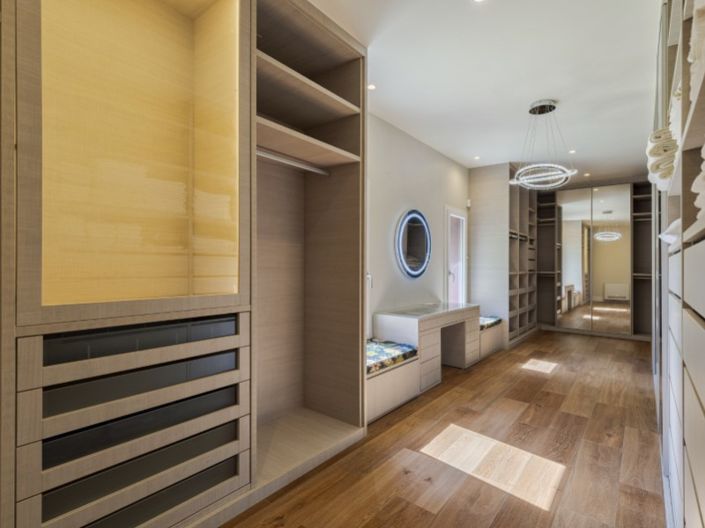 Image No.23-7 Bed House for sale