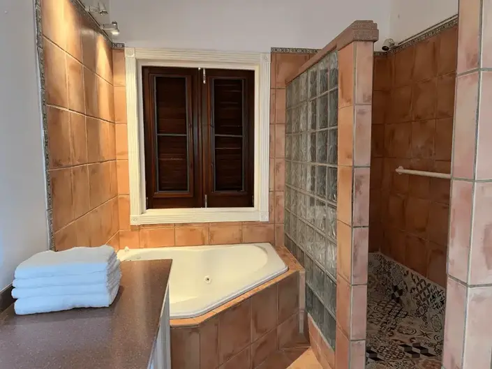 Image No.18-5 Bed House for sale