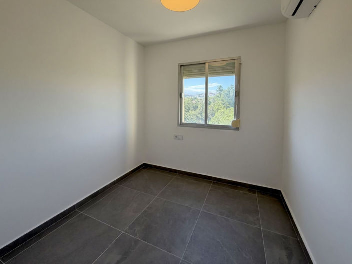 Image No.21-3 Bed Apartment for sale