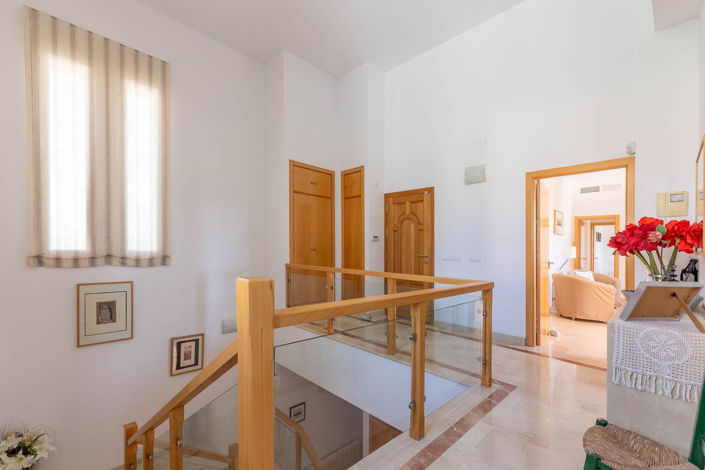 Image No.3-4 Bed Villa for sale