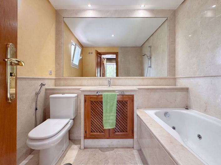 Image No.27-3 Bed Townhouse for sale