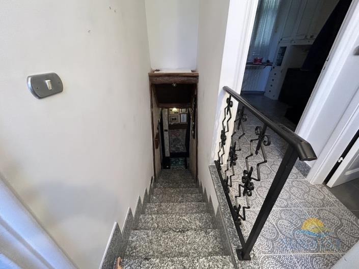 Image No.9-2 Bed House for sale