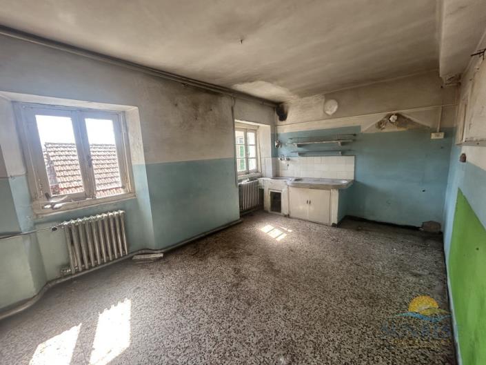 Image No.5-10 Bed House for sale