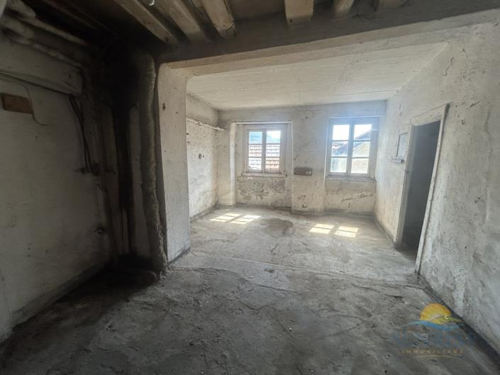Image No.7-10 Bed House for sale