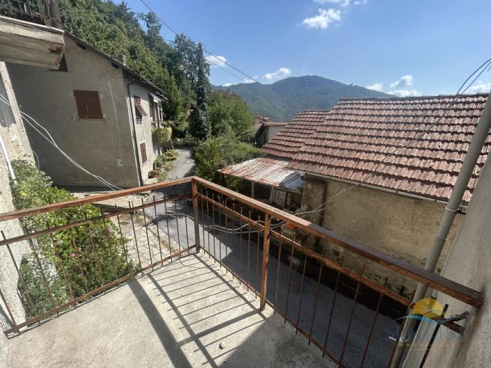 Image No.6-10 Bed House for sale