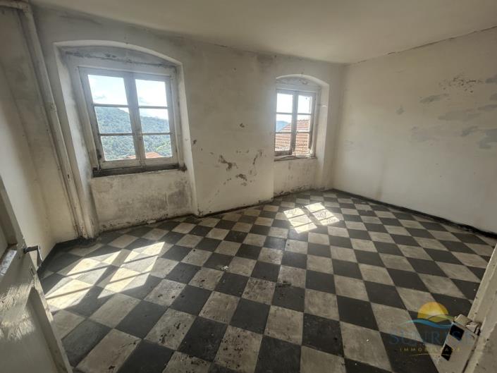 Image No.13-10 Bed House for sale
