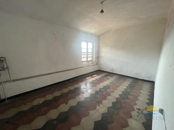 Image No.20-10 Bed House for sale