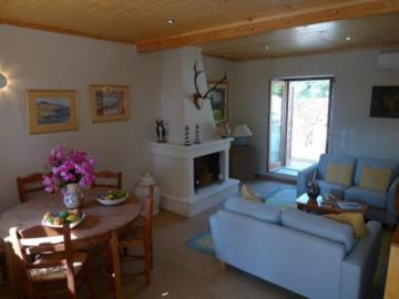 Basorita-05-Sitting-Room--17-
