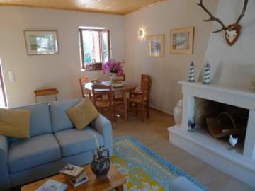Basorita-06-Dining-Area--17-