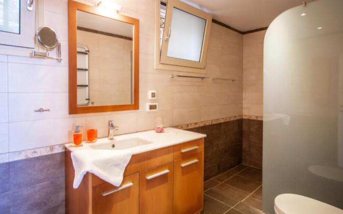 Image No.2-6 Bed Villa for sale